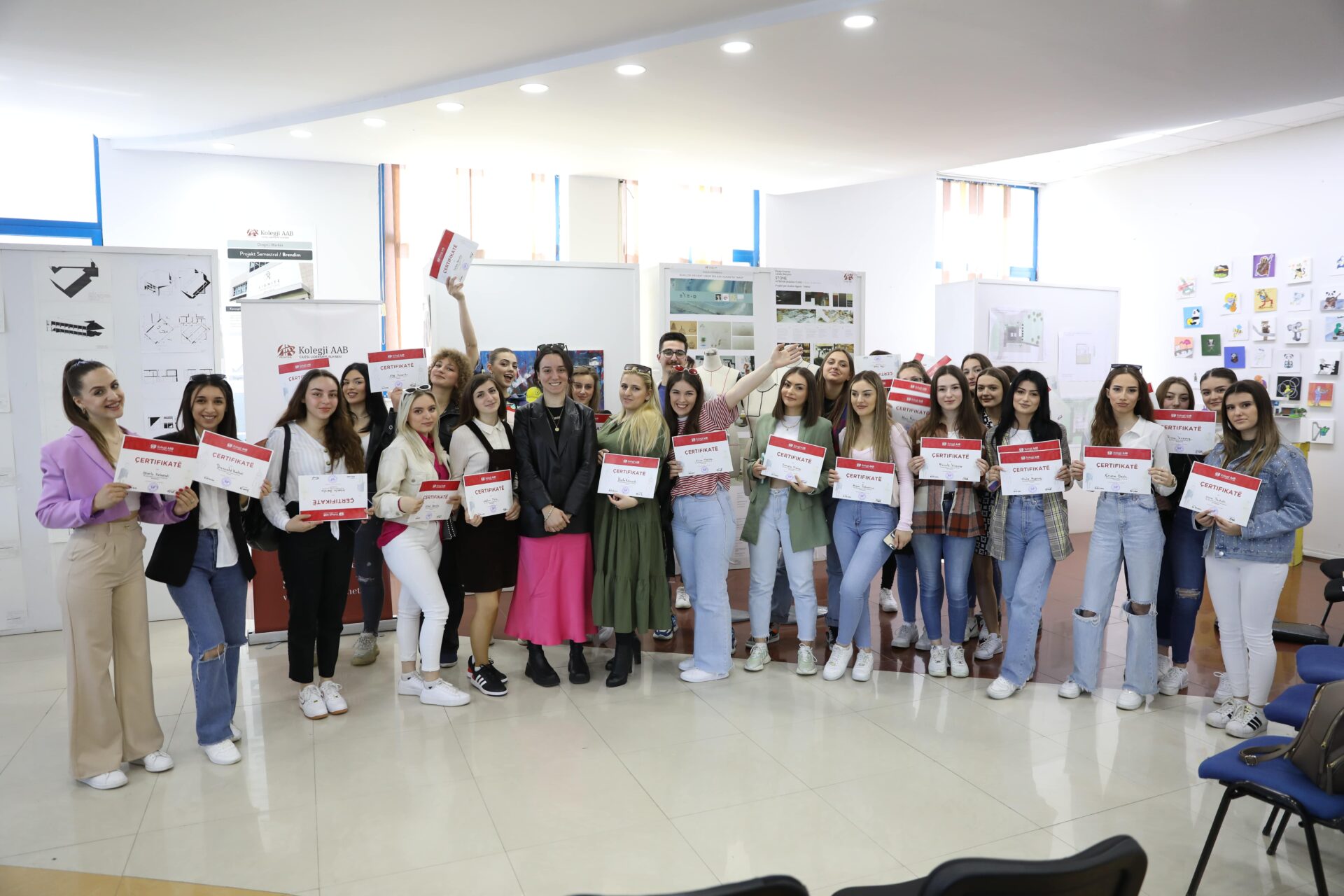 Faculty of Fashion Design awards certificates to students who complete ...