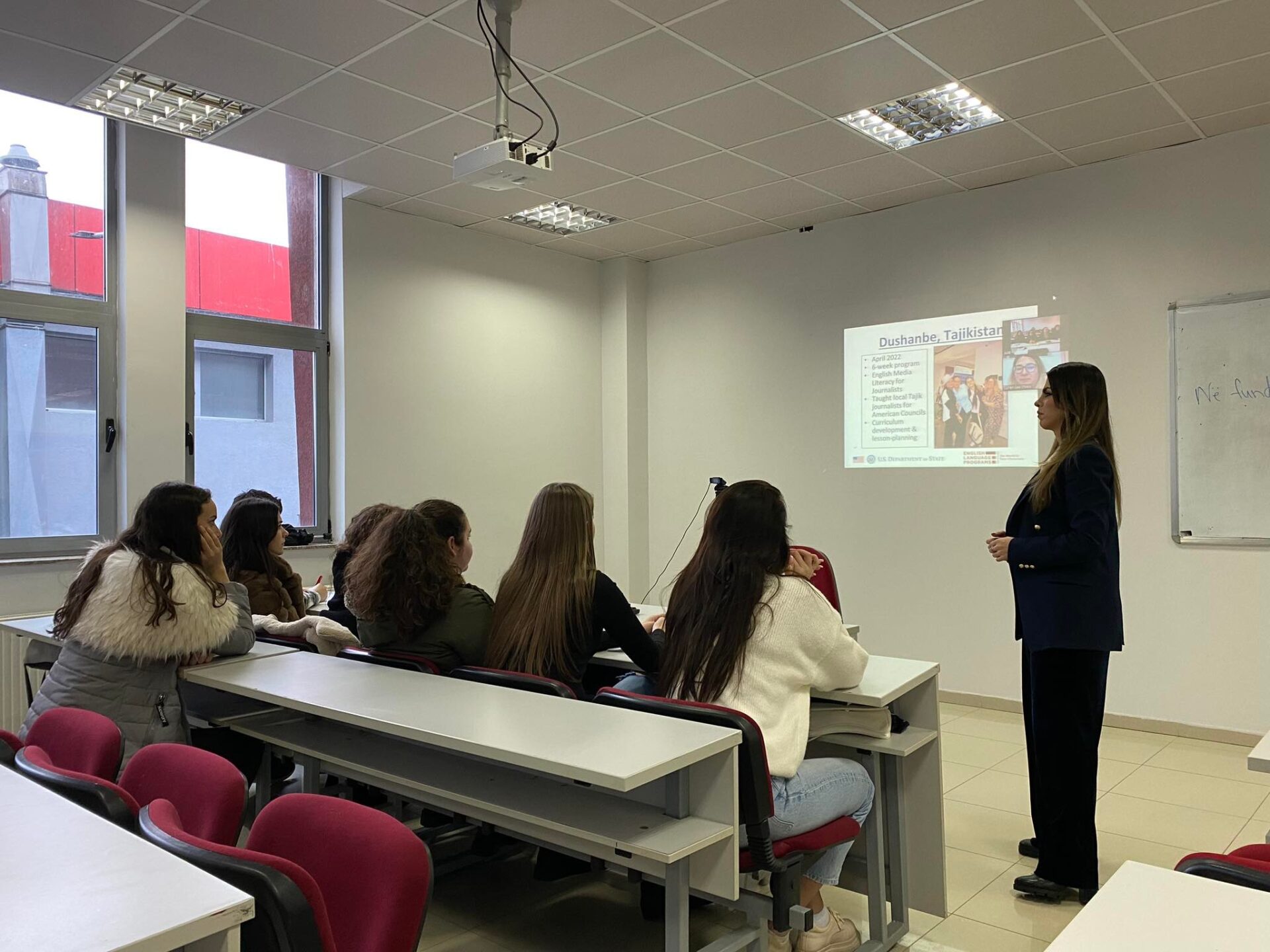 Students of the AAB College at the Gjakova campus hold a virtual lecture with the professor from America