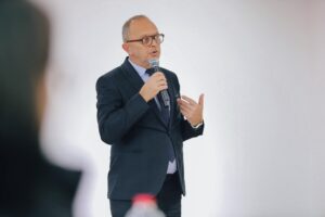 Lavdim Berisha from KEP Trust holds a lecture for the students of the Faculty of Economics