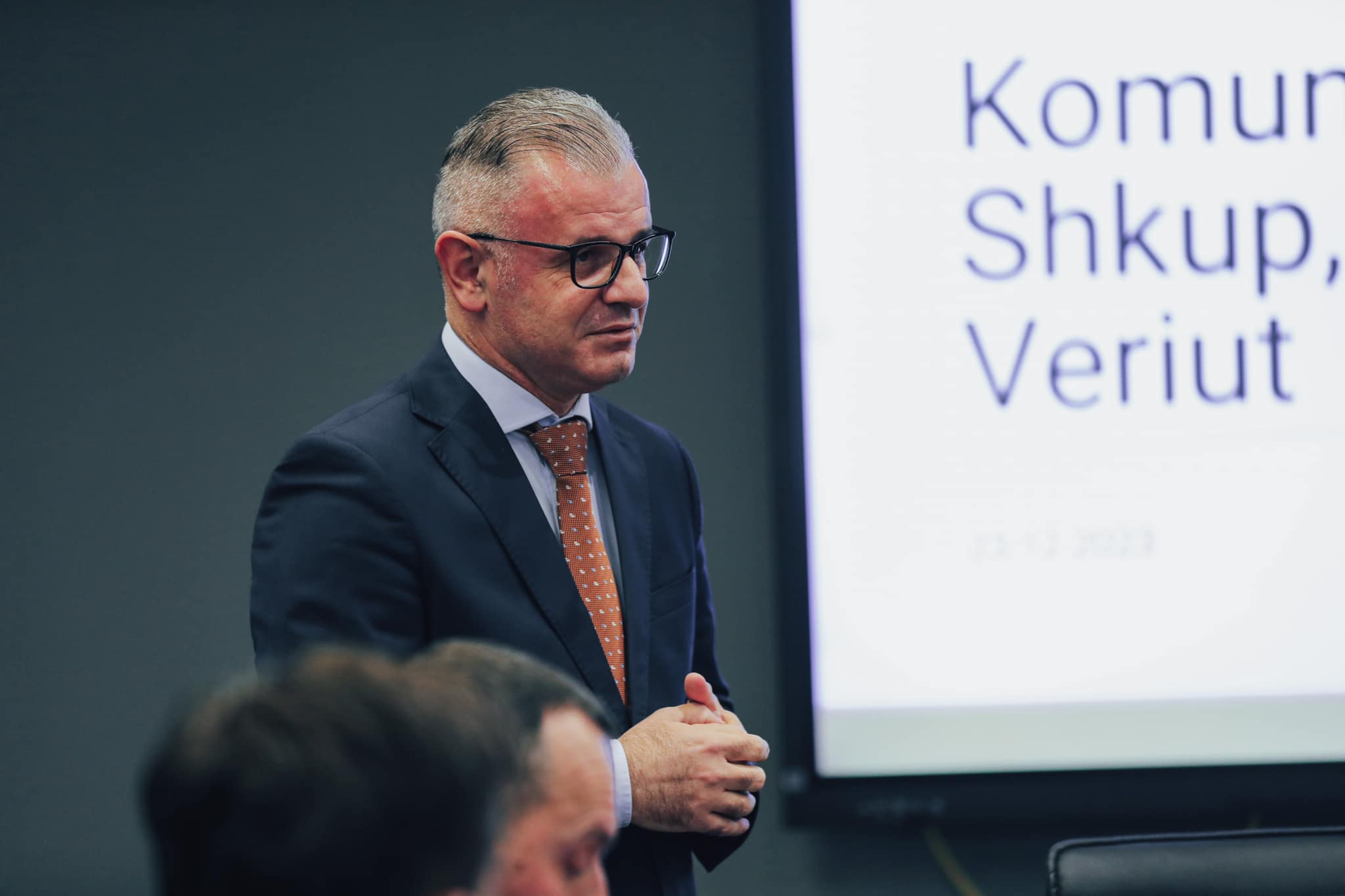 The mayor of the Municipality of Çairi holds a lecture for the students of the Faculty of Public Administration