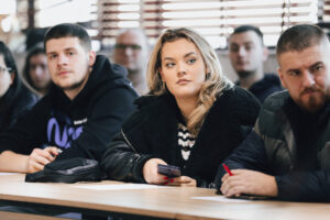 A round table discussion is held with the students of the Faculty of Economics of the three branches of the AAB College
