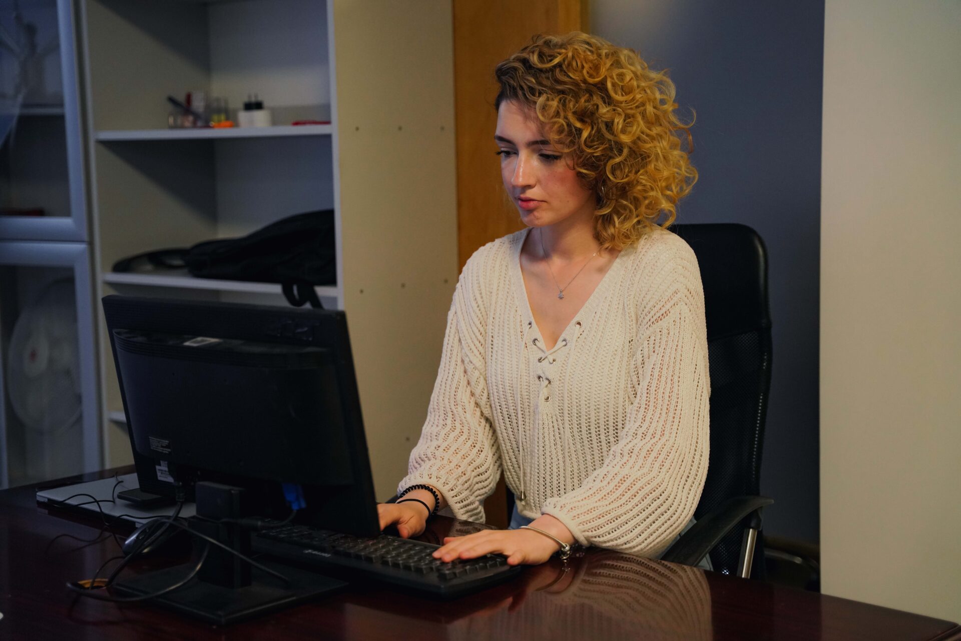 Student Agnesa Bajgora begins practical work at the Cyber Security Office of AAB College
