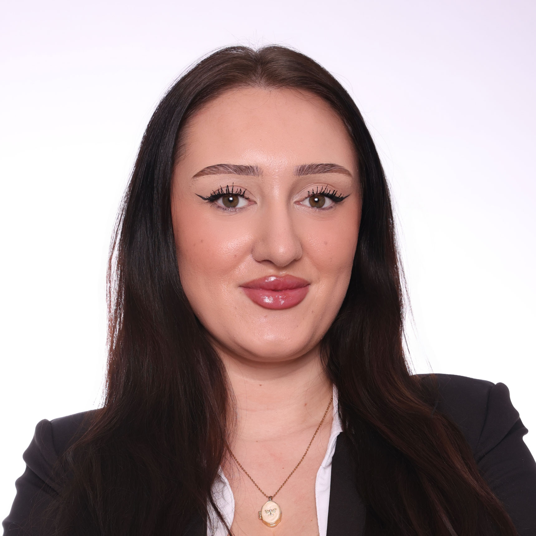 Anita Hasani Zyrtare Administrative